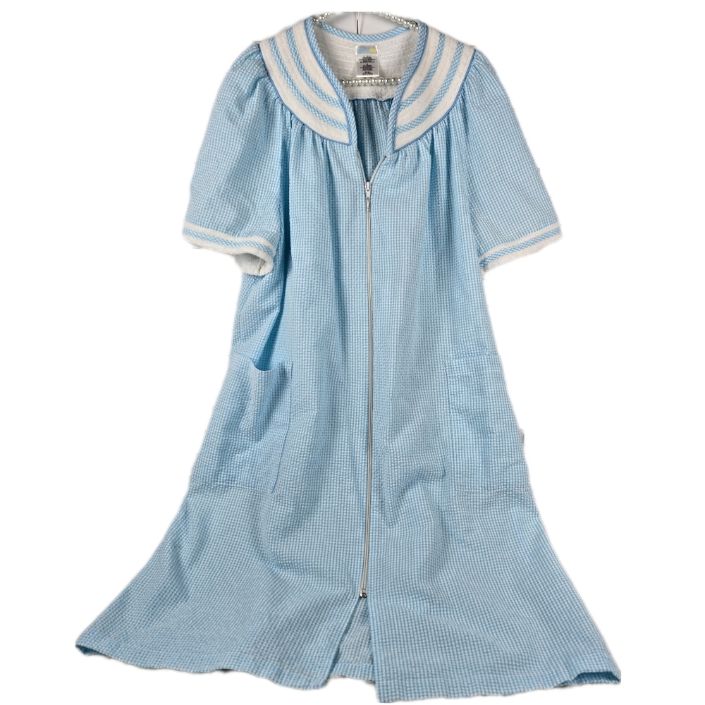 Simply Basic Lightweight Robe